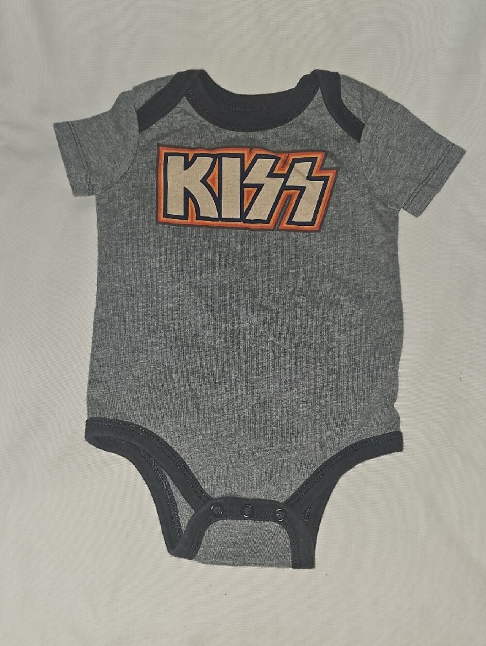 KISS Baby 6-9 Months Gray Short-Sleeve One-Piece Bodysuit Used
